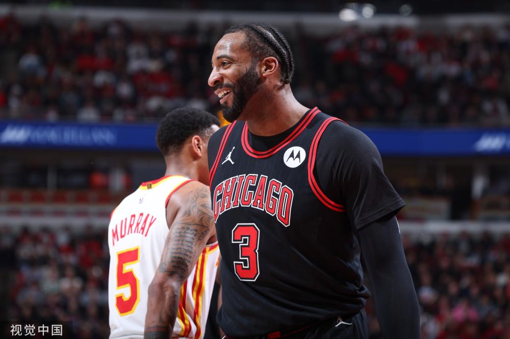 服球员的重 服球员的重